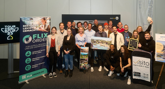 Gruppenbild mit den Teilnehmerinnen und Teilnehmern am Tourismus Cup am 17. Januar 2023