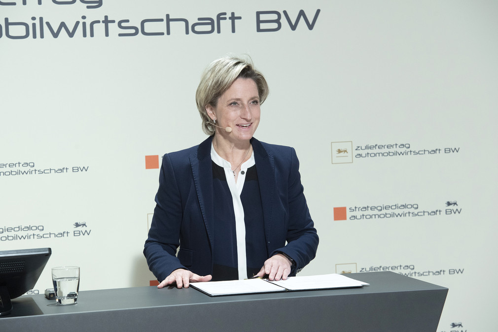 Wirtschaftsministerin Dr. Hoffmeister-Kraut bei der Eröffnung des Zulieferertags Automobilwirtschaft am 4.11.2020