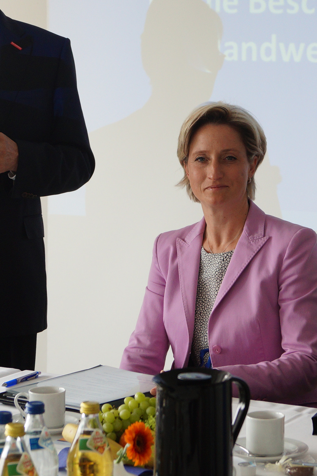 Wirtschafts- und Arbeitsministerin Dr. Nicole Hoffmeister-Kraut hat ihre regelmäßigen Kreisbereisungen im Land am 24. Mai 2017 mit einem Besuch im Alb-Donau-Kreis sowie im Stadtkreis Ulm fortgesetzt.