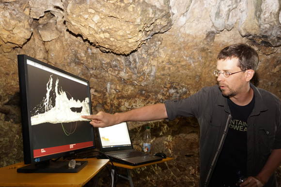 Denkmalpflege Ministerin besucht UNESCO-Welterbestätte Besuch Hohlenstein-Stadel im Lonetal im Rahmen des Besuchs der Höhlen und Eiszeitkunst auf der Schwäbischen Alb am 8. August 2017