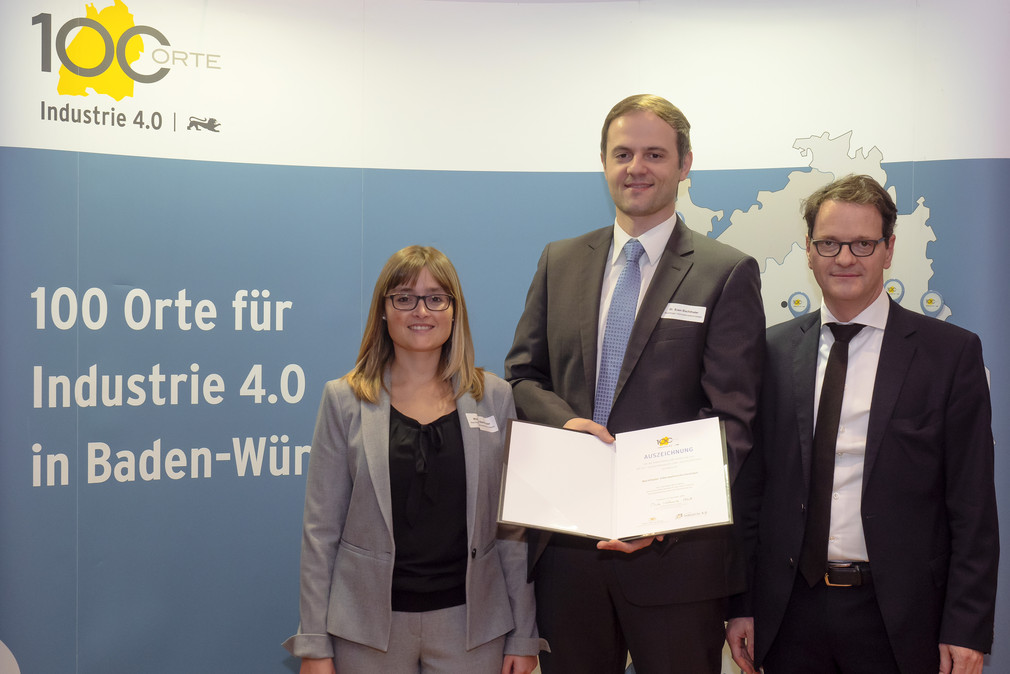 Ministerialdirektor Michael Kleiner mit den Preisträgern der Bachthaler Informationstechnologie (Bild: © Martin Storz)