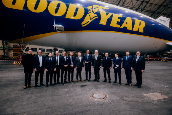 Die IBK-Regierungschefs im Zeppelin-Hangar Friedrichshafen