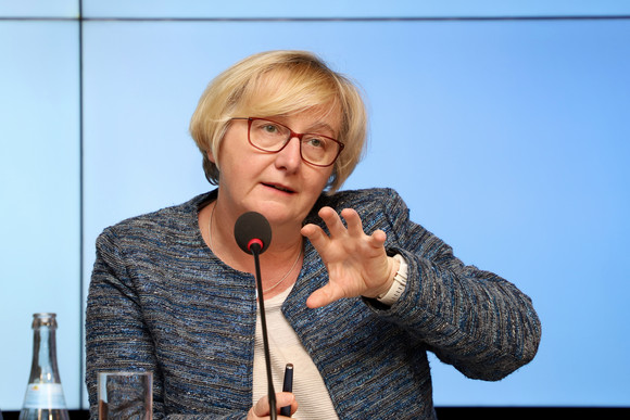 Pressekonferenz Künstliche Intelligenz und Forstreform Wissenschaftsministerin Theresia Bauer (Bild: Staatsministerium Baden-Württemberg)