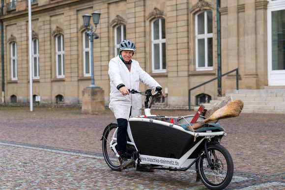 Elektromobilität Größte E-Lastenrad-Flotte 2018 in Stuttgart versammelt Größte E-Lastenrad-Flotte 2018 in Stuttgart versammelt. Bilderquelle: Ministerium für Verkehr BW, Daniel Mühlebach