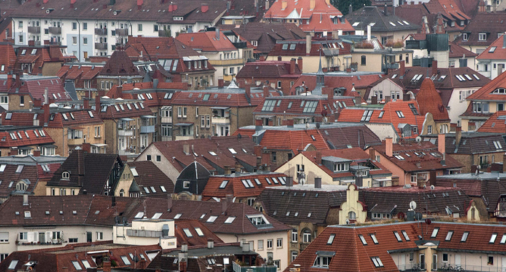 Wohngeldreform Seit 2016 profitieren mehr Menschen im Land vom Wohngeld Hausdächer in Stuttgart (Quelle: Marijan Murat, dpa)