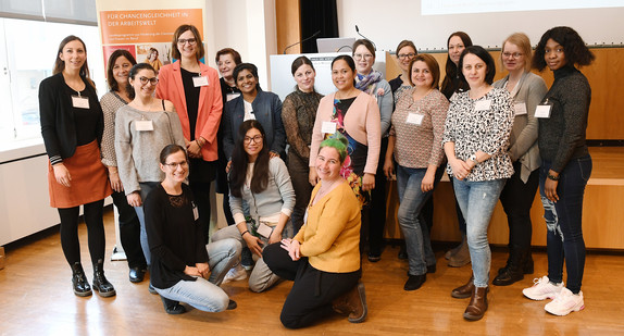 Gruppenbild von der Auftaktveranstaltung des Mentorinnenprogramms 2023