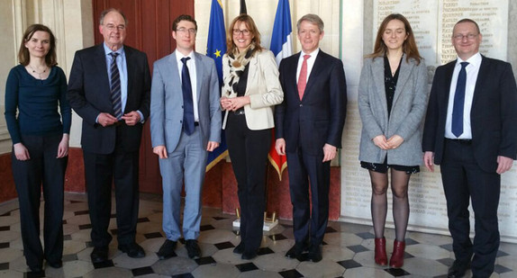 Wirtschaftsstaatssekretärin Katrin Schütz hat im Rahmen eines eintägigen Besuchs in Paris politische Gespräche im französischen Arbeitsministerium zu aktuellen Themen der grenzüberschreitenden wirtschaftlichen Beziehungen geführt.