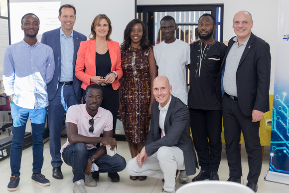 Reise Delegationsreise nach Ghana und Nigeria Gruppenbild mit Wirtschaftsstaatssekretärin Katrin Schütz (Quelle: David Kunutsor)
