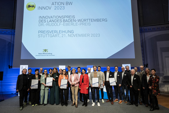 Gruppenbild Ministerin Dr. Hoffmeister-Kraut mit den Gewinnern des Innovationspreises 2023