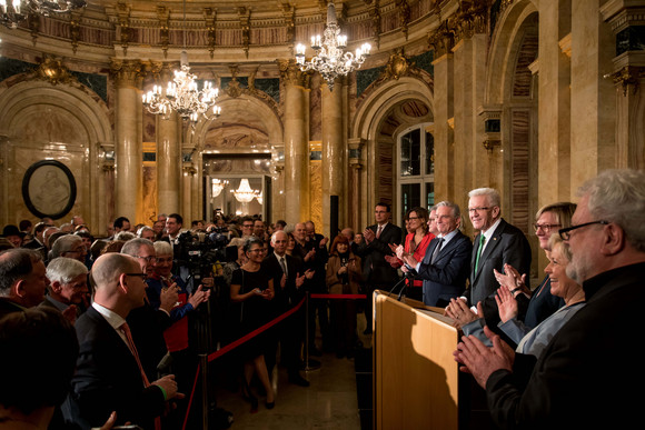 Empfang Neujahrsempfang der Landesregierung Ministerpräsident Winfried Kretschmann mit den Mitgliedern des Kabinetts (r.) vor den Gästen