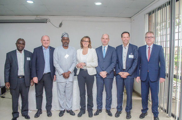 Reise Delegationsreise nach Ghana und Nigeria Gruppenbild mit Wirtschaftsstaatssekretärin Katrin Schütz (Quelle: Freshpro Multimedia)