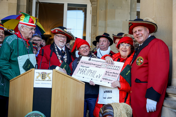 Fastnacht Närrischer Staatsempfang der Landesregierung Spendenübergabe
