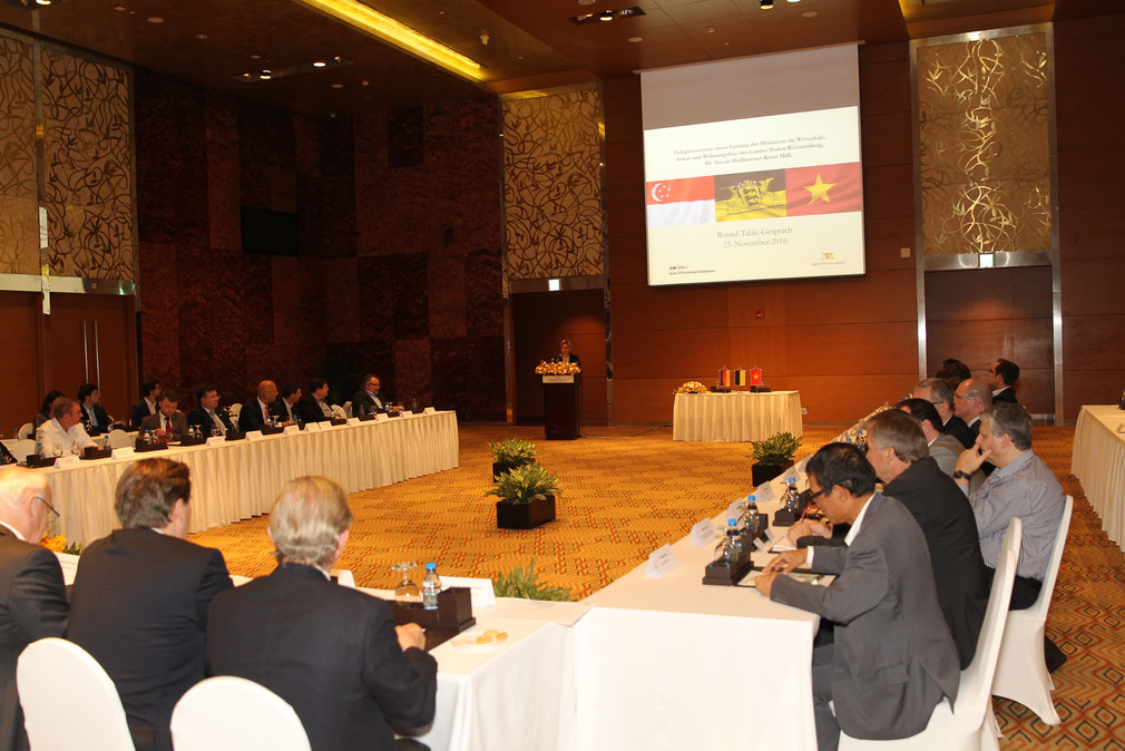 Round Table Gespräch "Vietnam Business Insights" mit vor Ort ansässigen deutschen Maschinenbauern und IT-Unternehmen.