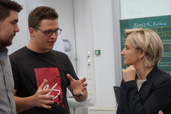Wirtschaftsministerin Dr. Nicole Hoffmeister-Kraut hat ihre regelmäßigen Kreisbereisungen im Land am Donnerstag, 27. April 2017 mit einem Besuch im Schwarzwald-Baar-Kreis fortgesetzt. 