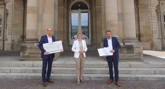 Von links nach rechts: Oliver Dawid, Ministerin Dr. Nicole Hoffmeister-Kraut, Stefan Küpper