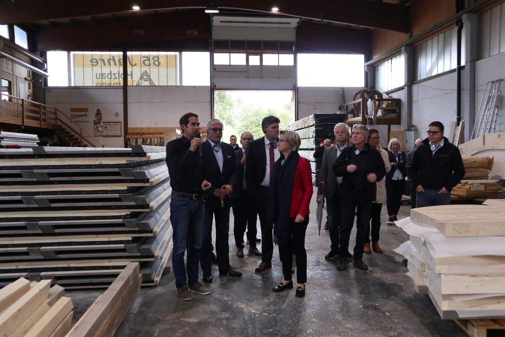 Besuch der Firma Holzbau Ammann GmbH in Weilheim-Bannholz im Rahmen der Kreisbereisung Waldshut am 2. Oktober 2019