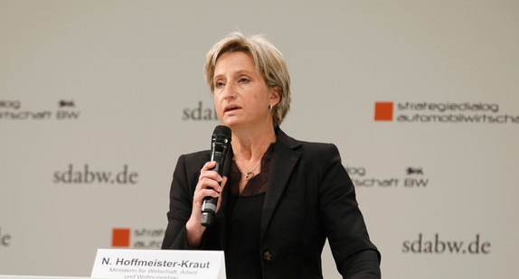 Ministerin Dr. Hoffmeister-Kraut beim Strategiedialog Automobilwirtschaft 2020