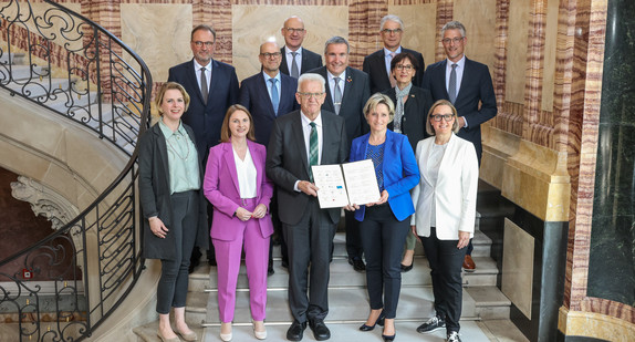 Gruppenbild mit den Unterzeichnenden des Ausbildungsbündnisses 2023