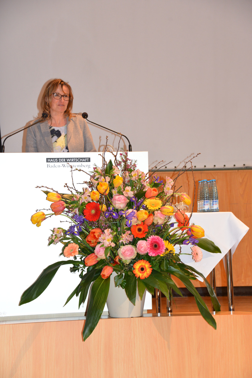 Der Jahresempfang für die Mitglieder des Netzwerks Fortbildung fand am 4. April 2017 in Stuttgart statt. Staatssekretärin Katrin Schütz eröffnete den Erfahrungsaustausch, einen Vortrag zum Thema „Mach was draus – Fortbildung als entscheidender Erfolgsfaktor“ hielt Matthias Berg.