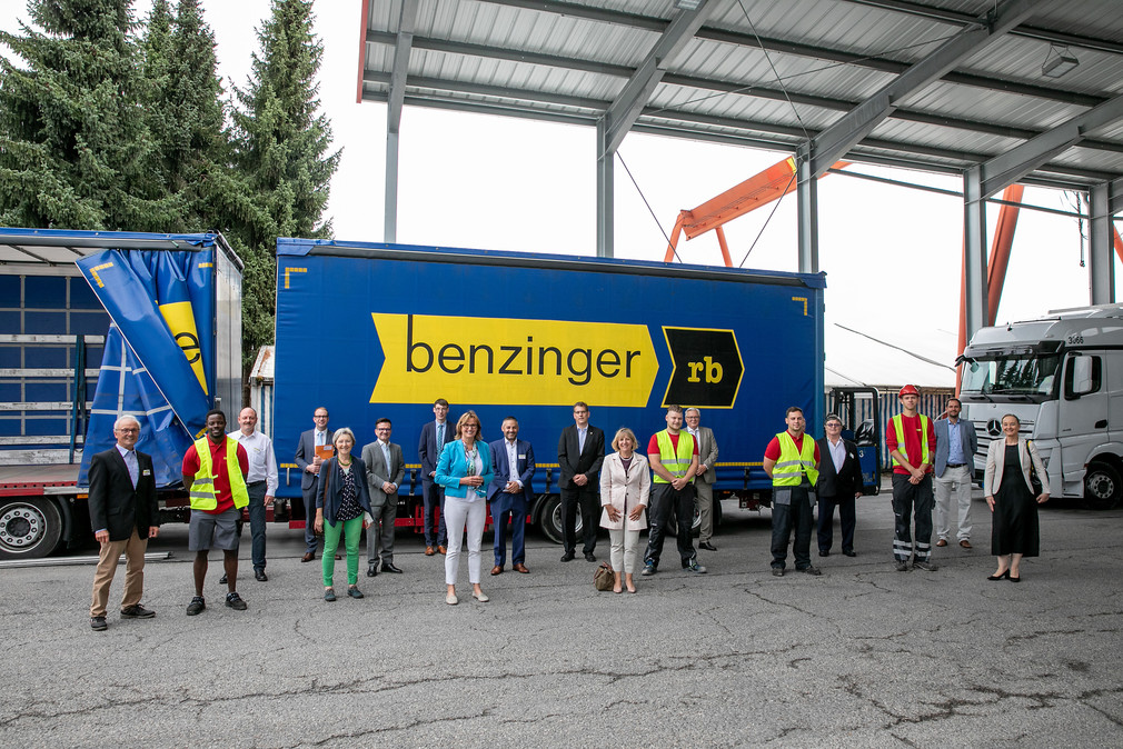Besuch der Firma Rolf Benzinger Spedition-Transporte GmBH im Tiefenbronn im Rahmen der Ausbildungsreise
