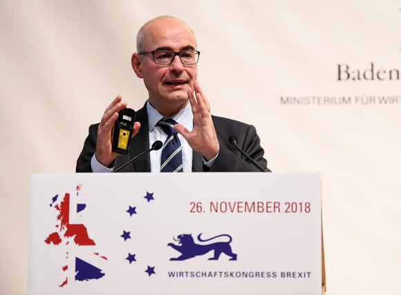 Prof. Achim Wambach vom Zentrum für Europäische Wirtschaftsforschung (ZEW) hält eine Rede auf dem Wirtschaftskongress Brexit (Quelle: Sascha Baumann / all4foto.de)