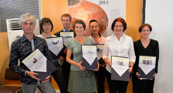 Die Preisträger 2014 (v. l. n. r.): Markus Klausmann (Staatspreis), Nora Rochel (Förderpreis), Christof Jamin (Nominierung), Iris Merkle (Staatspreis), Sam Tho Duong (Nominierung), Heide Nonnenmacher (Staatspreis), Karin Bundschuh (Nominierung)