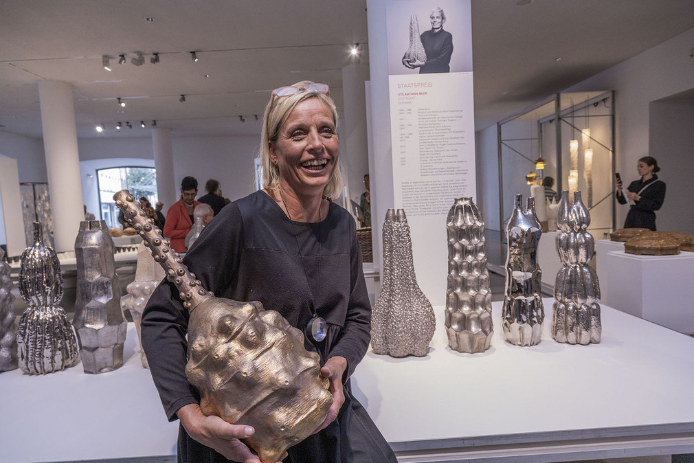 Staatspreisträgerin Ute Kathrin Beck in der Landesausstellung Kunsthandwerk
