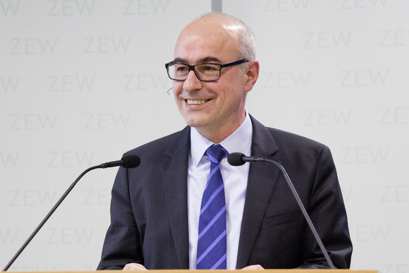 Gedenkveranstaltung Landesregierung und ZEW würdigen Lothar Späth ZEW-Präsident Prof. Achim Wambach, Ph.D., bei der Begrüßung der Gäste (Foto: Erich Dichiser/ZEW)