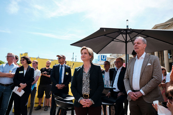Mittelstand Image-Kampagne Mittelstand wird Megastand Mittel ist Mega