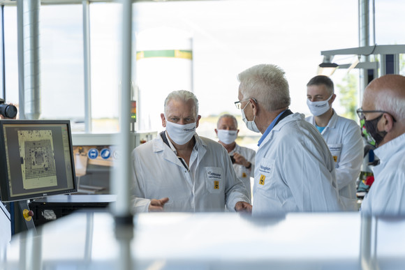 Sommertour Rückblick auf die Sommertour Ministerpräsident Winfried Kretschmann hat im Rahmen seiner Sommertour das Unternehmen Eltroplan Group in Endingen besucht.