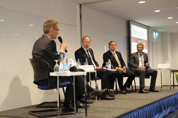 Podiumsdiskussion im German Center.