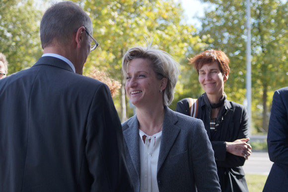 Kreisbereisung Ministerin besucht Landkreis Böblingen Besuch auf dem Bauplatz des Flugfeldklinikums im Rahmen der Kreisbereisung in Böblingen am 5. Oktober 2017