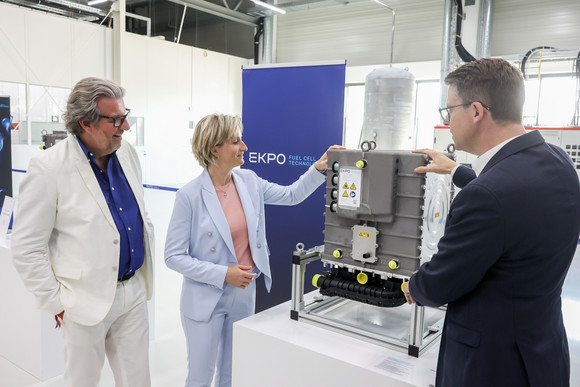 Wirtschaftsministerin Dr. Nicole Hoffmeister-Kraut besucht am 2. August 2022 die Firma EKPO in Dettingen an der Erms.