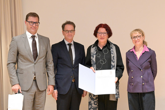 Daniel Güthler (EBM Kornwestheim), Michael Kleiner (Wirtschaftsministerium), Staatspreisträgerin Heide Nonnenmacher, Grit Weber (Juryvorsitzende)