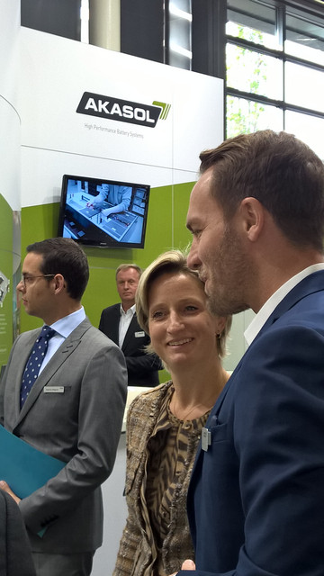 Wirtschaftsministerin Dr. Nicole Hoffmeister-Kraut hat sich am 23. September 2016 beim Besuch auf der 66. IAA Nutzfahrzeuge in Hannover einen Eindruck von den Trends der Industrie aus Baden-Württemberg in Forschung, Produktion sowie über künftige Herausforderungen im Bereich vernetztes und automatisiertes Fahren sowie der Elektromobilität im Nutzfahrzeug verschafft.
