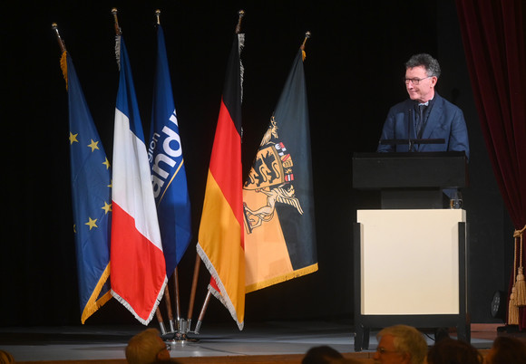 Grenzraumkonferenz Baden-Württemberg und Grand Est vertiefen Zusammenarbeit Franck Leroy, Präsident der Region Grand Est, bei seiner Ansprache