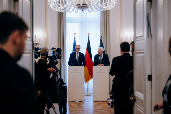 Antrittsbesuch Bundeskanzler Friedrich Merz besucht Baden-Württemberg Presseerklärungen von Bundeskanzler Friedrich Merz (links) und Ministerpräsident Winfried Kretschmann (rechts)