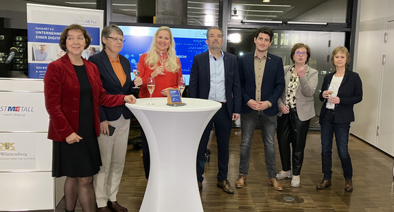 Gruppenfoto von den Gewinnern des familyNET4.0-Awards 2023