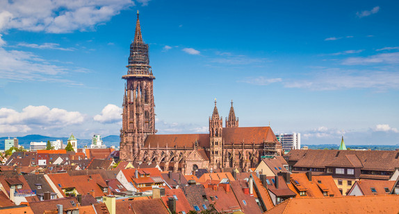 Freiburger Münster bei Sonnenschein