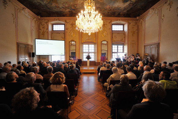 Feierliche Preisverleihung im Spiegelsaal.