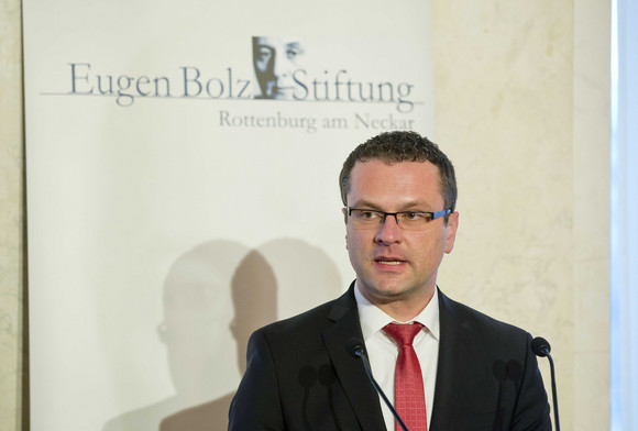 Auszeichnung Verleihung des Eugen-Bolz-Preises 2017 an Angela Merkel Stephan Neher, Oberbürgermeister von Rottenburg am Neckar und Vorsitzender des Stiftungsrats