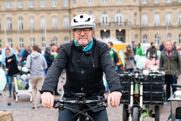 Elektromobilität Größte E-Lastenrad-Flotte 2018 in Stuttgart versammelt Größte E-Lastenrad-Flotte 2018 in Stuttgart versammelt. Bilderquelle: Ministerium für Verkehr BW, Daniel Mühlebach