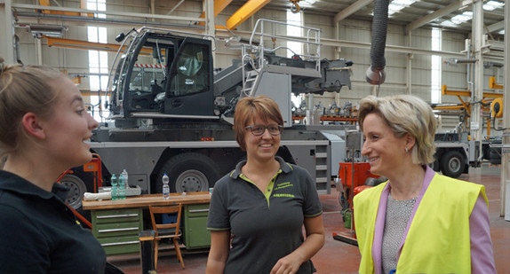 Wirtschafts- und Arbeitsministerin Dr. Nicole Hoffmeister-Kraut hat ihre regelmäßigen Kreisbereisungen im Land am 24. Mai 2017 mit einem Besuch im Alb-Donau-Kreis sowie im Stadtkreis Ulm fortgesetzt.