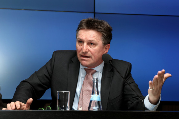 Pressekonferenz 455 Millionen Euro für Krankenhäuser Sozial- und Integrationsminister Manne Lucha