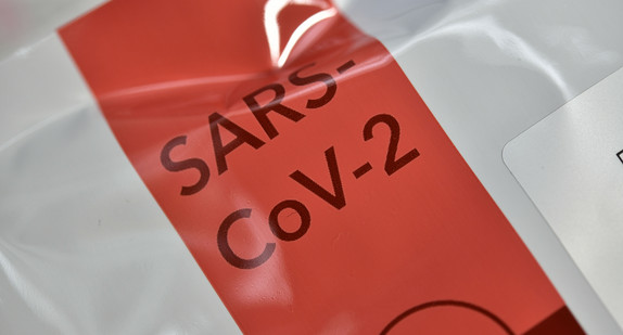 Wirtschaftsministerin verkündet Start eines PCR-Schnelltests