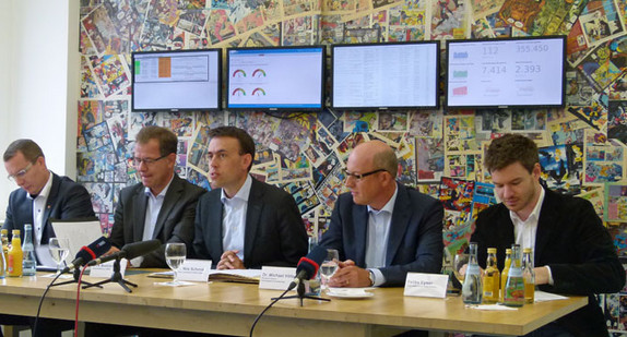 Finanz- und Wirtschaftsminister Dr. Nils Schmid (Mitte) stellte gemeinsam mit (v.l.n.r.) Alexander Mayer, Dirk Buddensiek, Dr. Michael Völter und Feliks Eyser den neuen Venture-Capital-Fonds Baden-Württemberg vor.