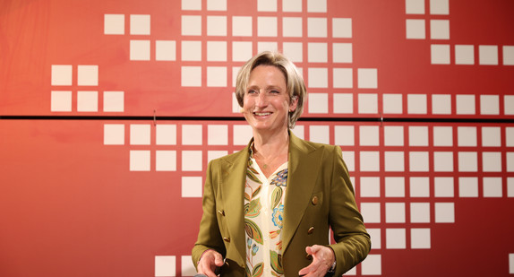 Wirtschaftsministerin Dr. Hoffmeister-Kraut bei der Verleihung der KI-Champions BW