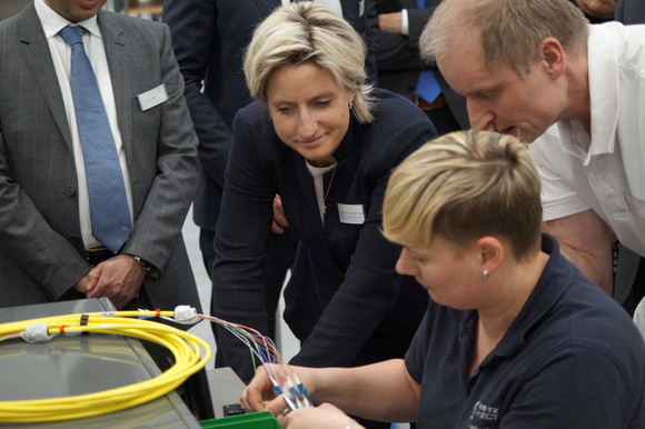 Wirtschaftsministerin Dr. Nicole Hoffmeister-Kraut hat ihre regelmäßigen Kreisbereisungen im Land am Donnerstag, 27. April 2017 mit einem Besuch im Schwarzwald-Baar-Kreis fortgesetzt. 