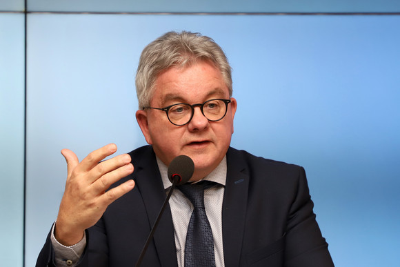 Pressekonferenz Justizvollzug und Pilotprojekt zur elektronischen Zugsteuerung Justizminister Guido Wolf (Bild: Staatsministerium Baden-Württemberg)