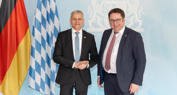 Die Staatssekretäre Dr. Patrick Rapp (links) aus Baden-Württemberg und Tobias Gotthardt (rechts) aus Bayern